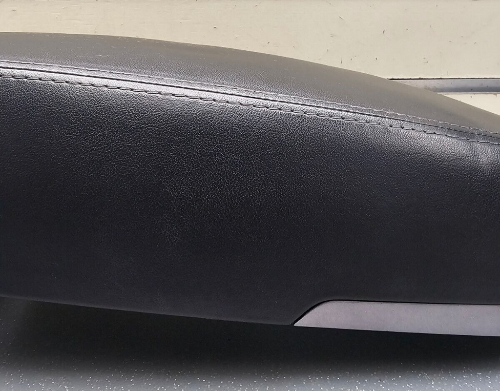 14-15 Tucson Front Floor Center Console Lid Cover Top Pad Armrest Storage Black