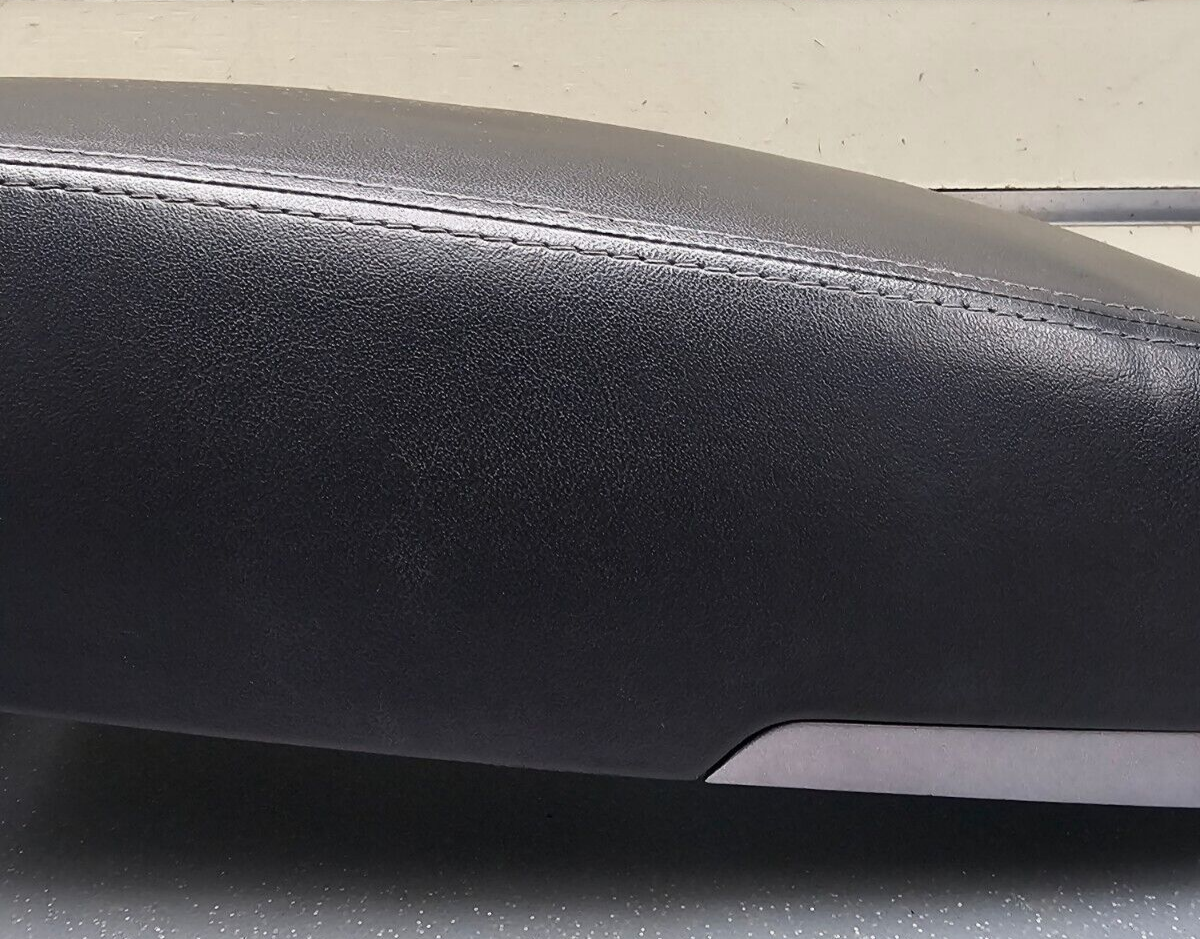 14-15 Tucson Front Floor Center Console Lid Cover Top Pad Armrest Storage Black