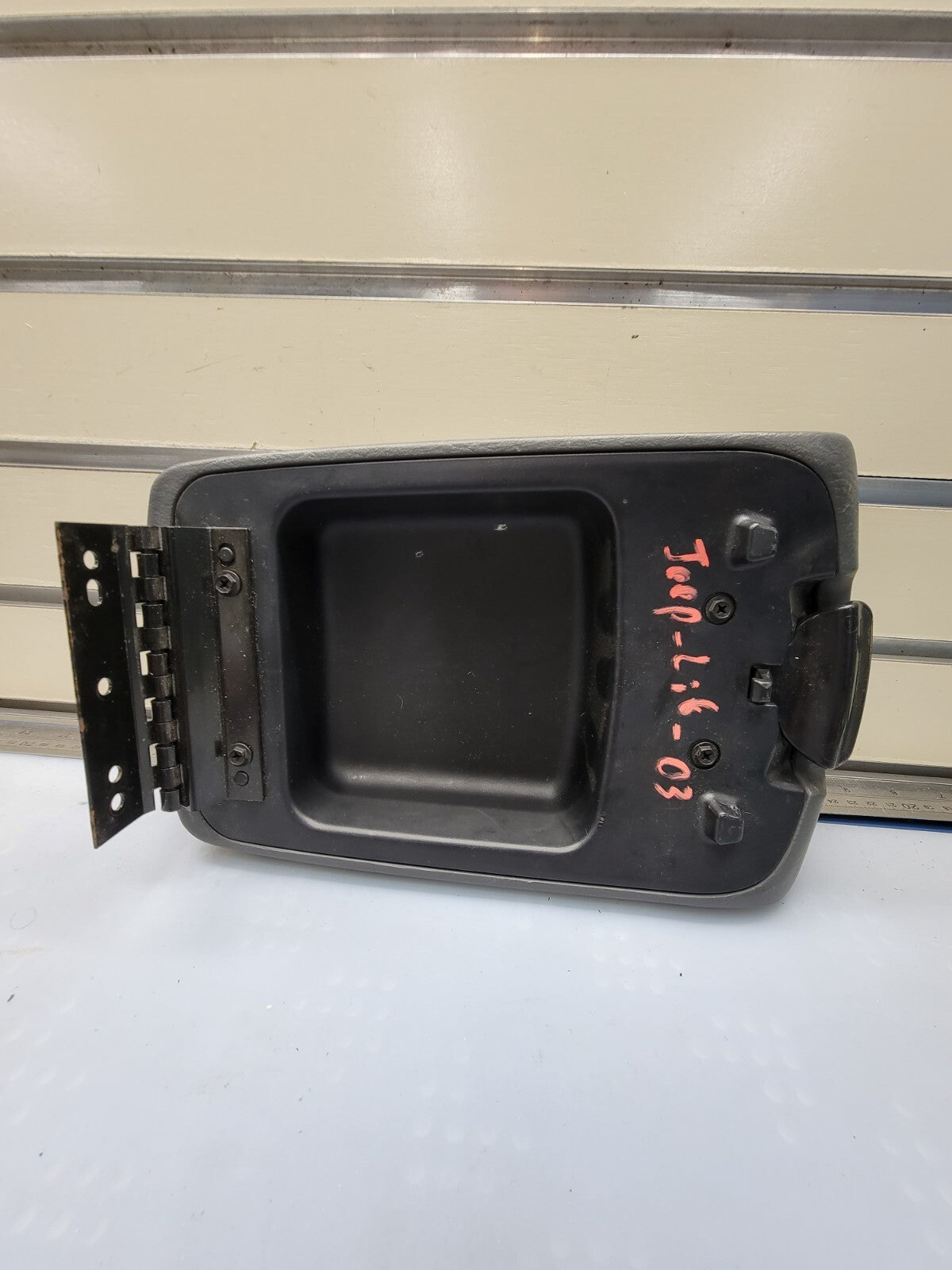 🔥2002-2007 Jeep Liberty Center Console Arm Rest Lid Black OEM