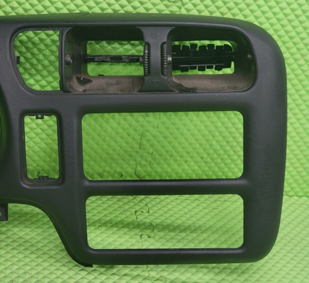 🔥98-04 BLAZER S10 JIMMY SONOMA Cluster Dash Radio Bezel Assembly Graphite C8