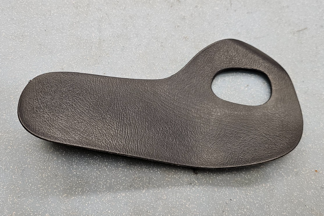 03-06 SILVERADO SIERRA TAHOE LEFT FRONT INTERIOR DOOR PANEL HANDLE COVER PEWTER