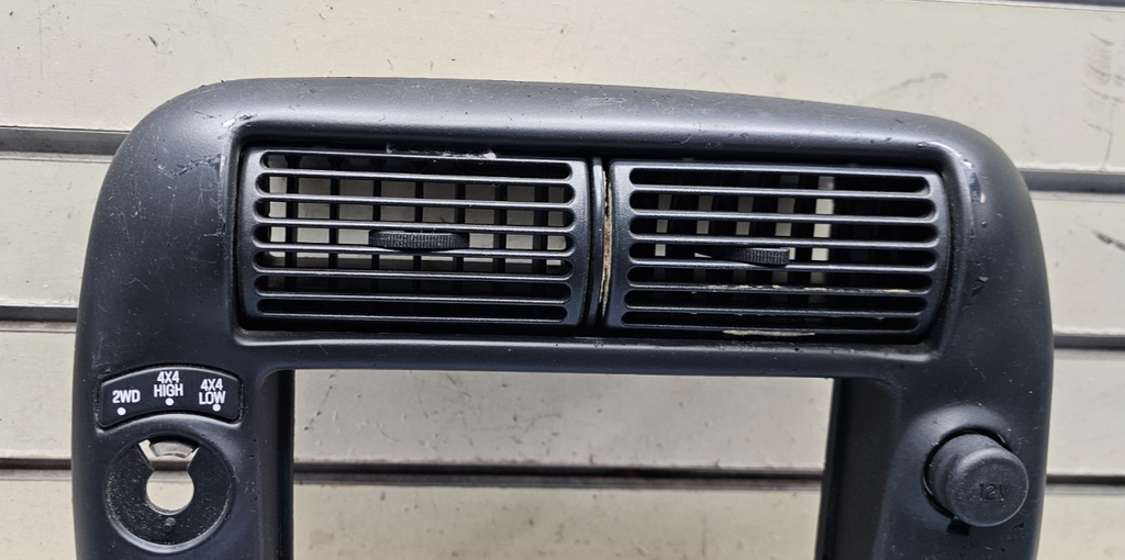95-10 Ranger Explorer Center Dash Radio Stereo Display Bezel Trim Panel BLACK B2