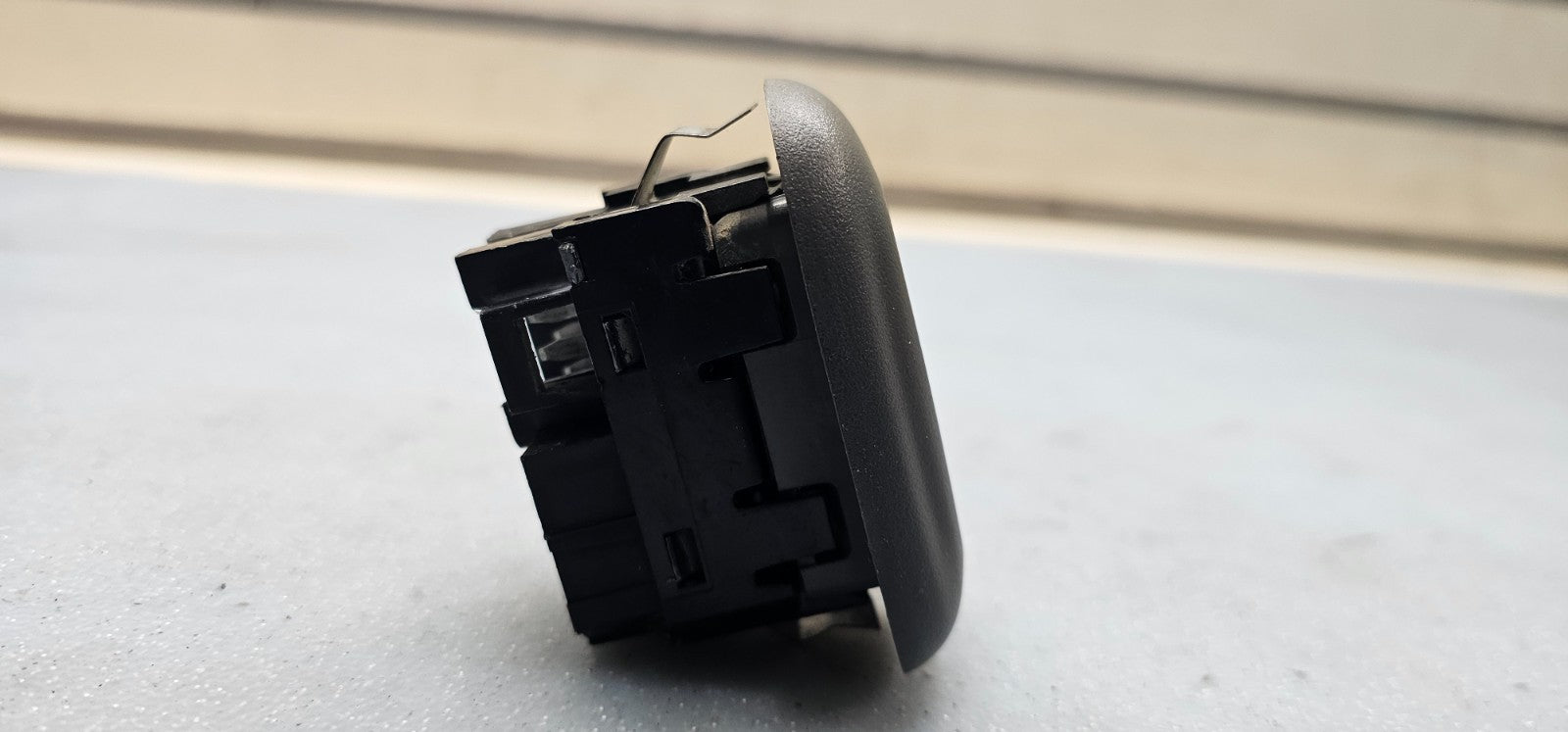 🔥02-05 Trailblazer Right Passenger Rear Window Door Switch Lock Assembly GRAY