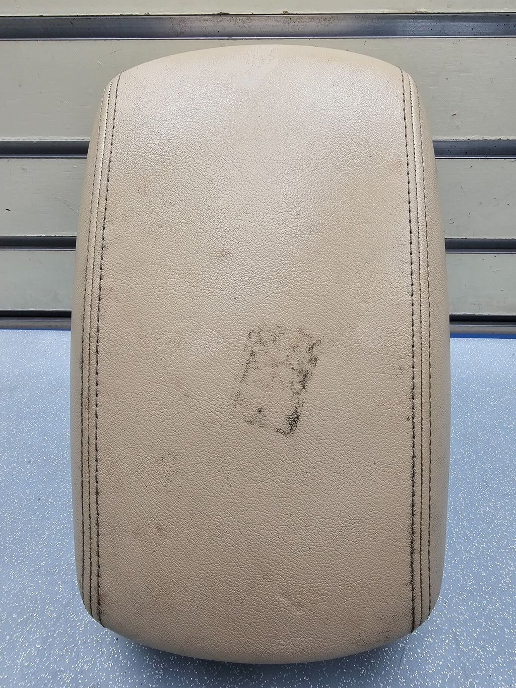 🔥07-11 Kia Rondo Center Console Leather Armrest Lid Storage Assembly Tan OEM