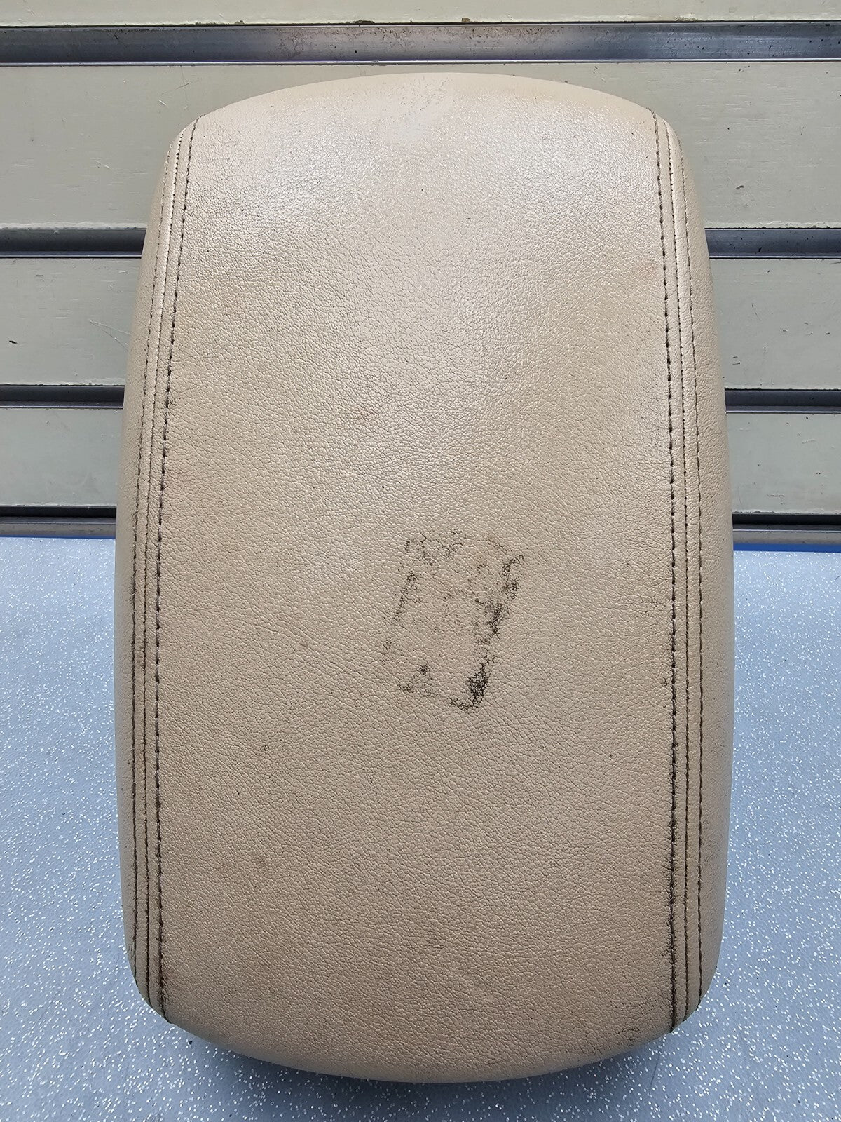 🔥07-11 Kia Rondo Center Console Leather Armrest Lid Storage Assembly Tan OEM