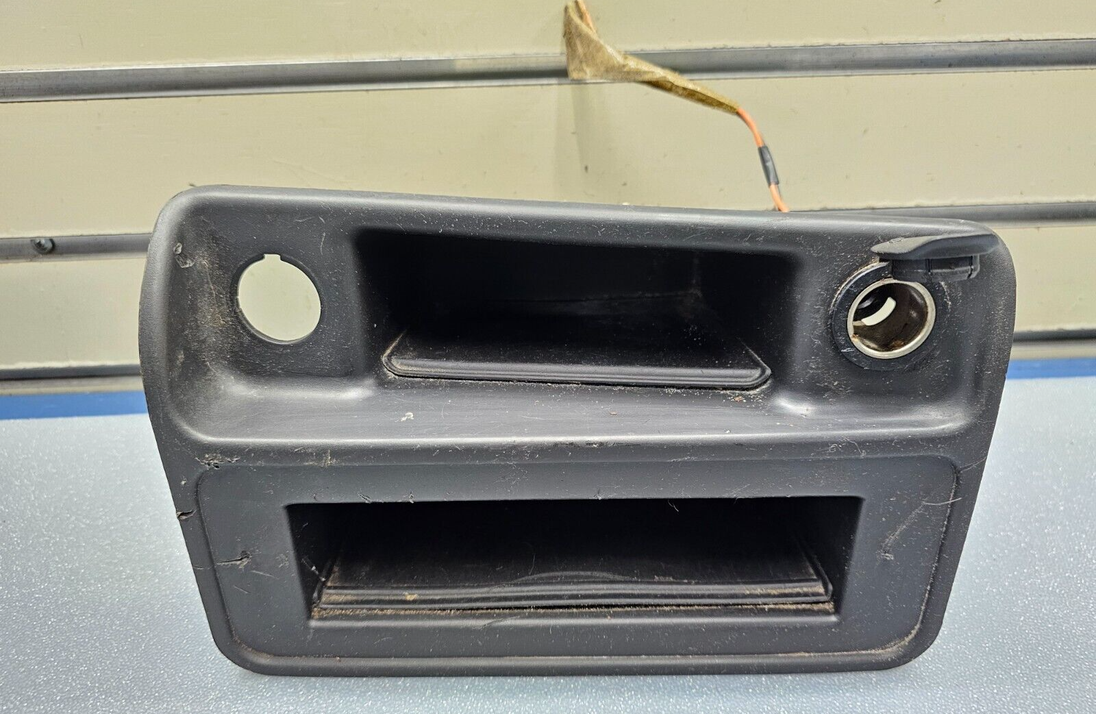 🔥03-06 SILVERADO SIERRA CENTER CONSOLE STORAGE BEZEL ASH TRAY ASSEMBLY BLACK