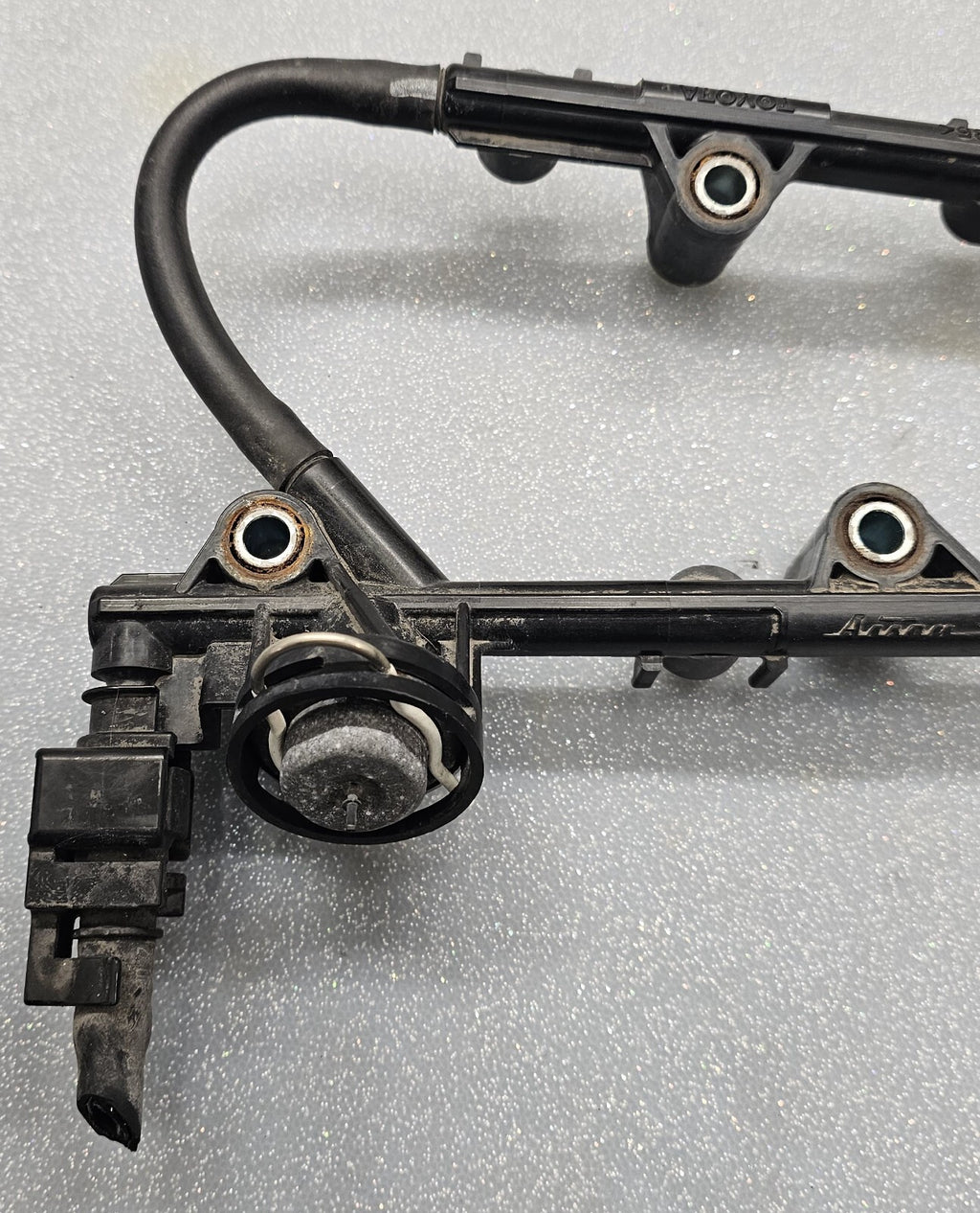 🔥05-11 Toyota RAV4 Camry Lexus ES350 Gasoline Fuel Rail Pressure Regulator OEM