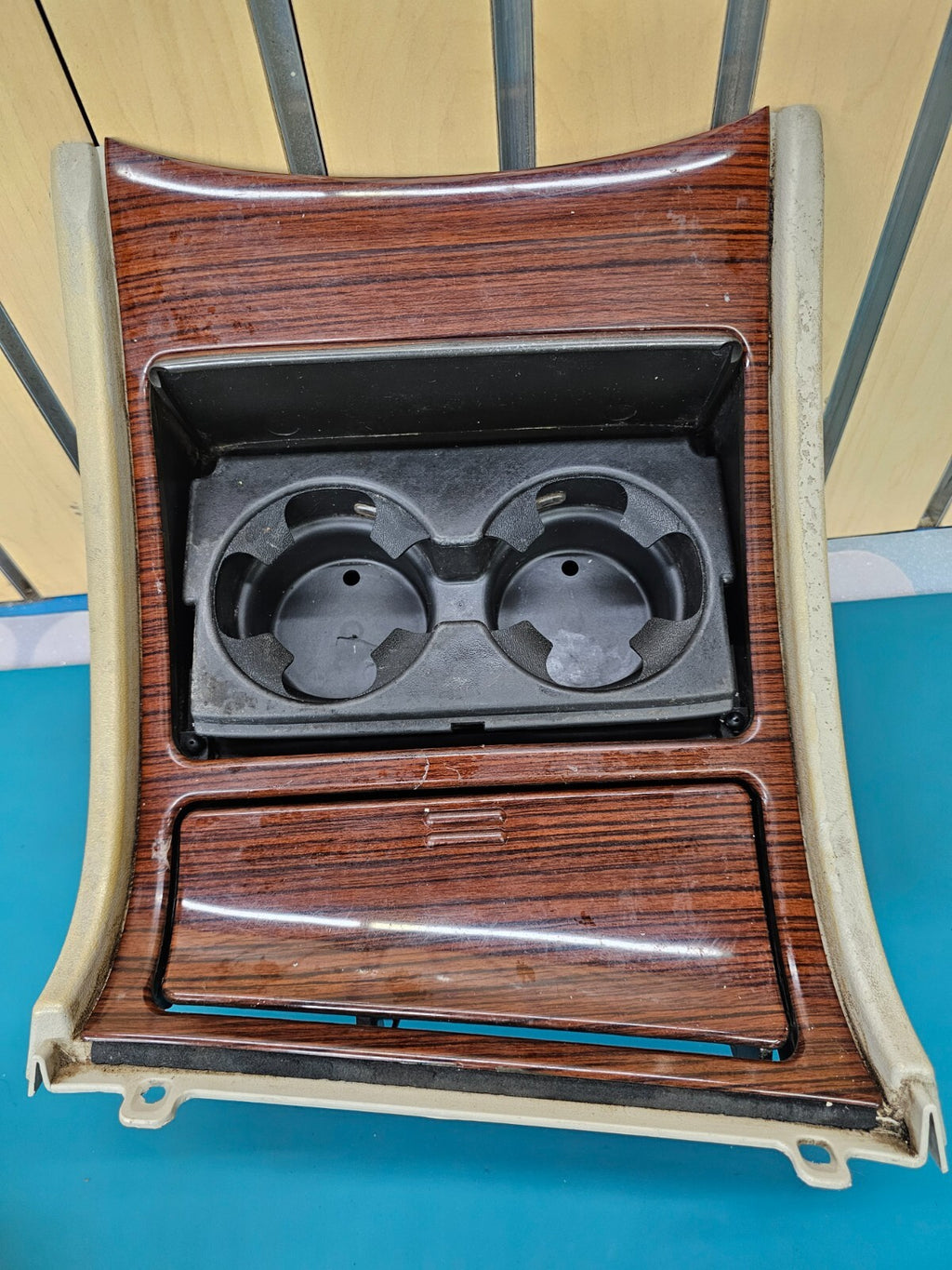 01-02 Cadillac Escalade Lower Center Console Woodgrain Cup Holder Bezel