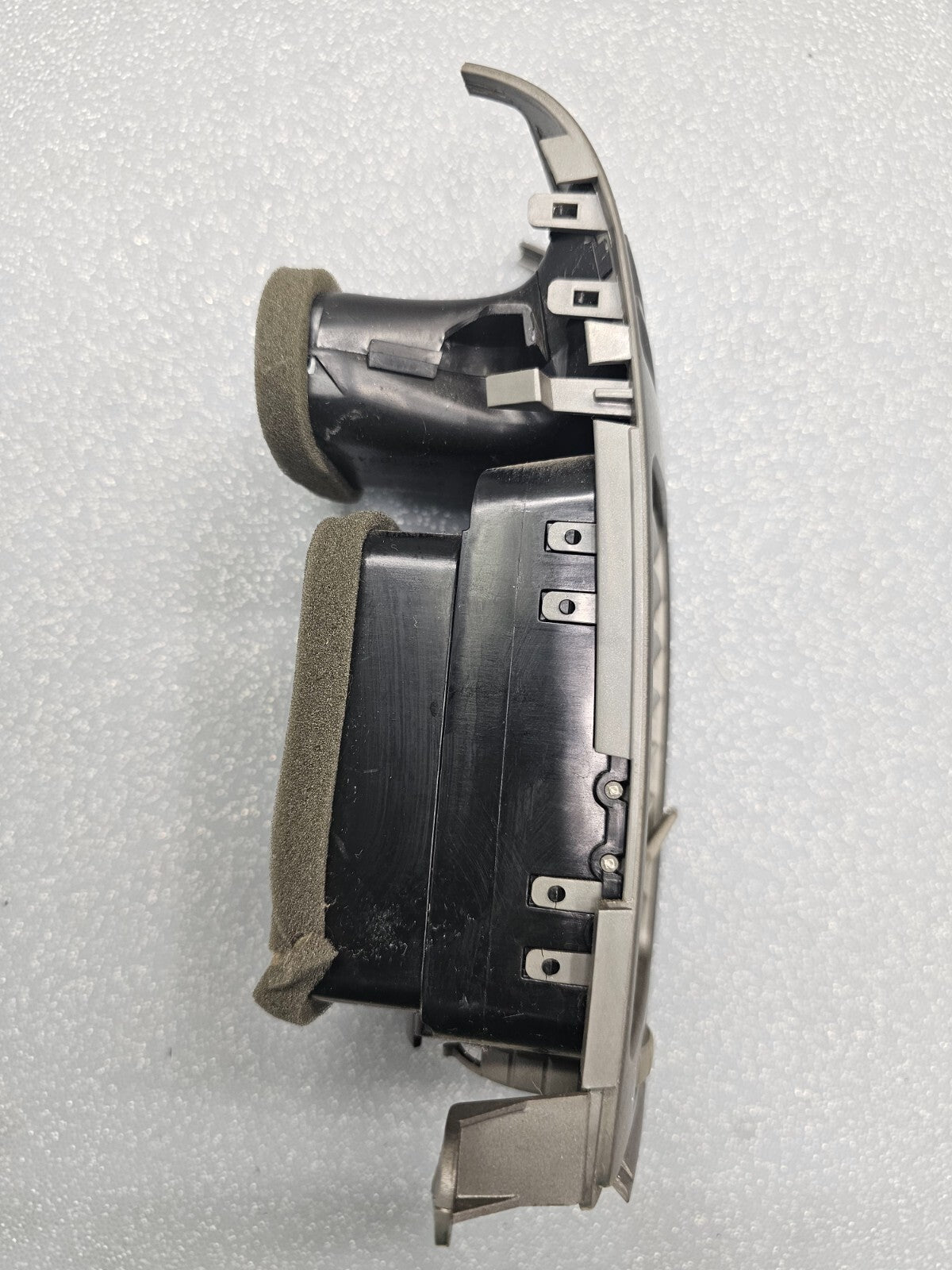 05-15 NISSAN TITAN ARMADA QX56 DASH FRONT CENTER LEFT AIR VENT HEATER TRIM GRAY