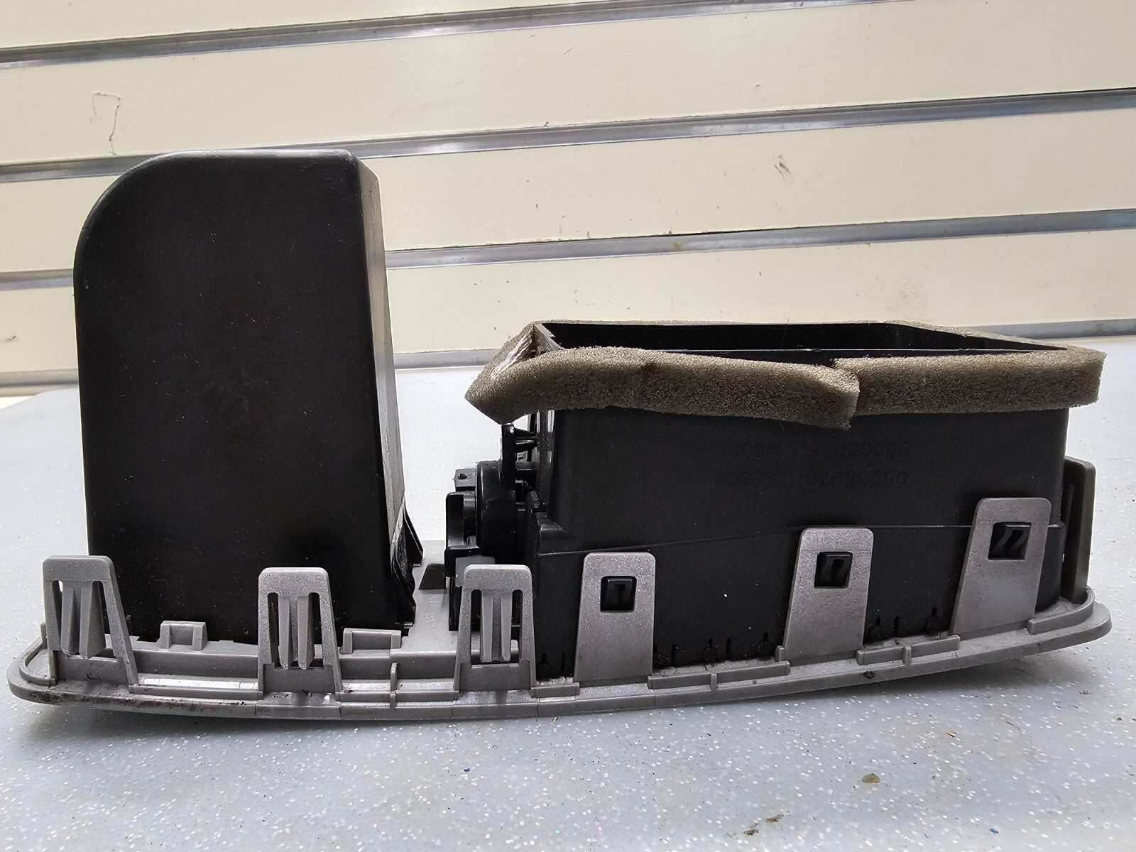 09-12 DODGE RAM A/C DASH FRONT CENTER AIR VENT OUTLET HEADLIGHT SWITCH BEZEL OEM