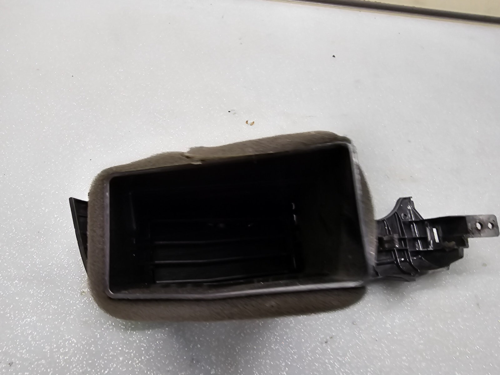 06-12 Kia Sedona Carnival Front Right Passenger Dash AC Air Vent Assembly Black