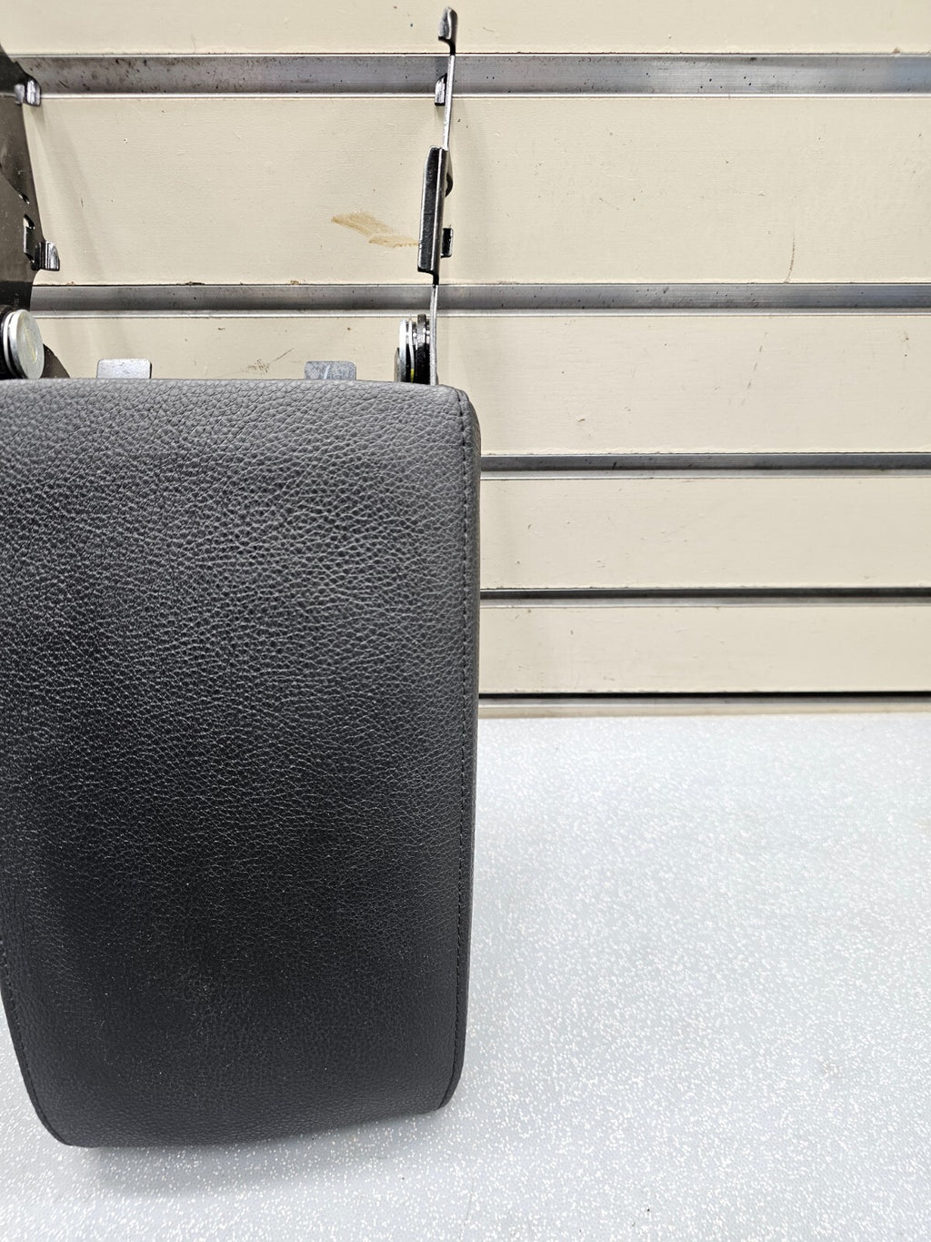 🔥11-12 Volkswagen Jetta Wagon Center Console Leather Armrest Lid Storage Black
