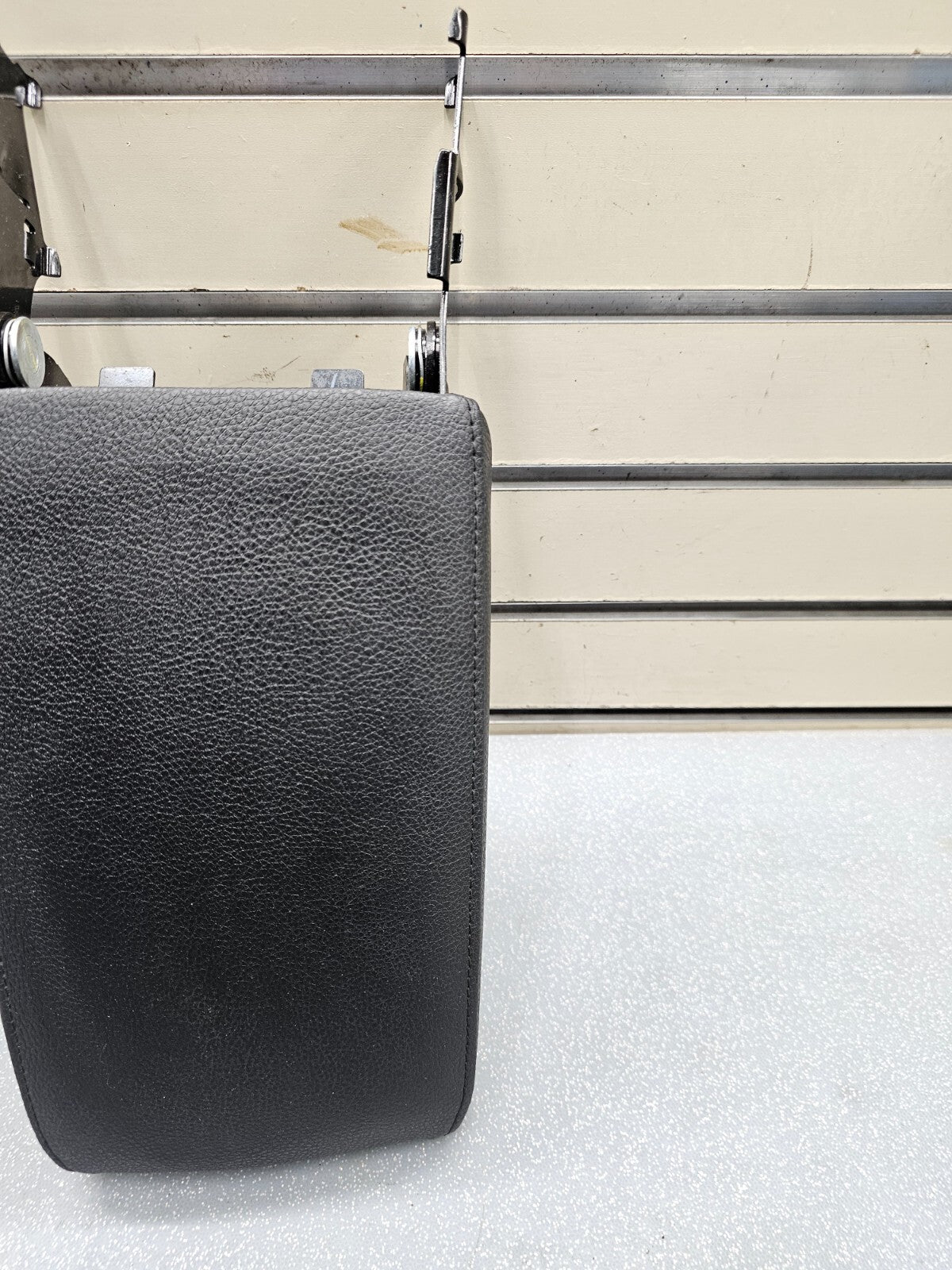 🔥11-12 Volkswagen Jetta Wagon Center Console Leather Armrest Lid Storage Black