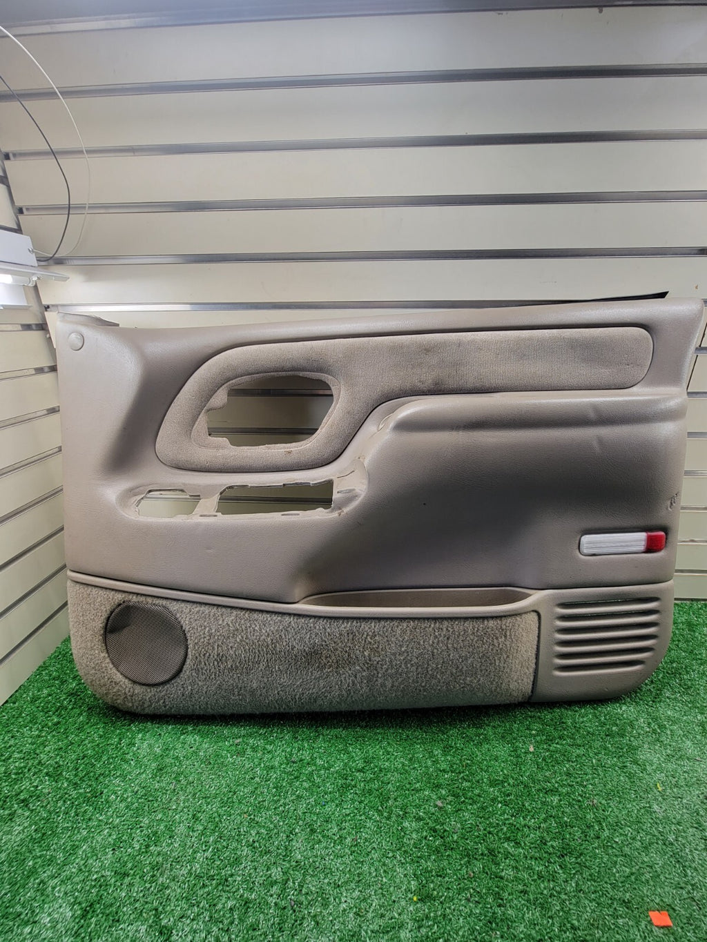 🔥95-99 Chevy GMC Silverado C/K Door Panel Front Right Passenger Tan D2