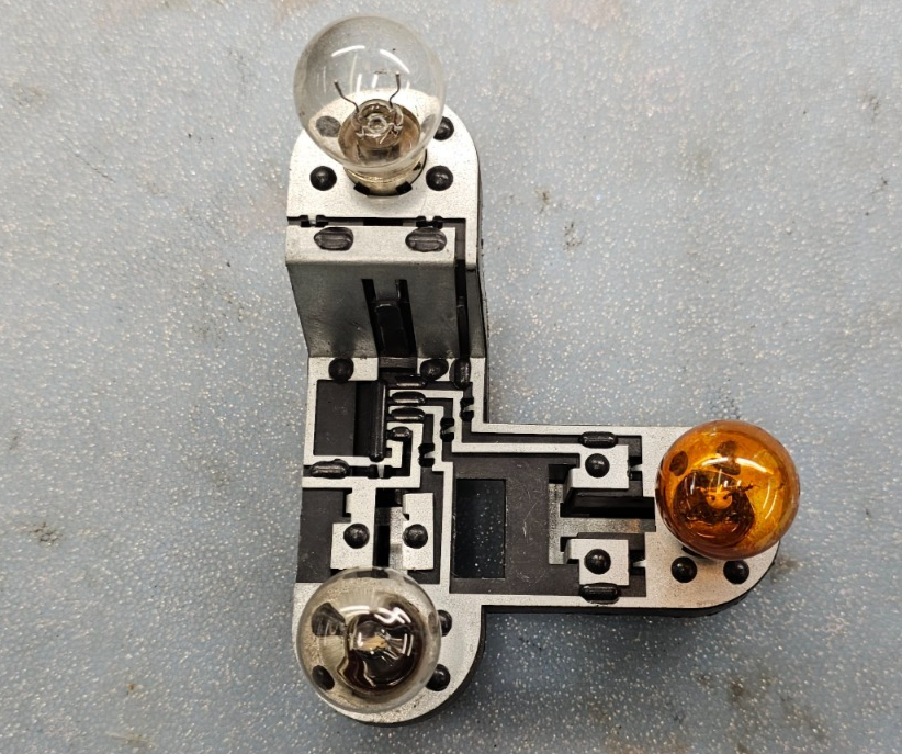 🔥03-07 Saab 9-3 TAILLIGHT Tail Light Lamp BULB Holder Socket Board Rear LEFT