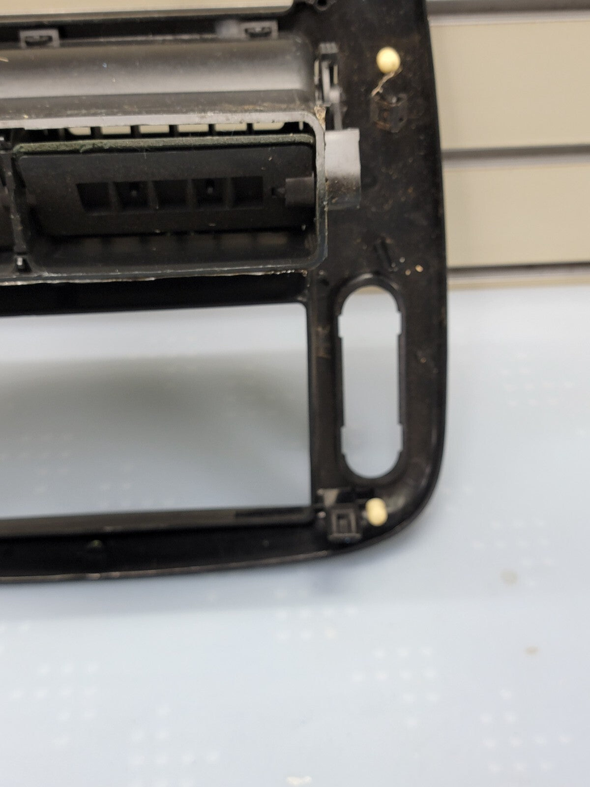 02-05 FORD EXPLORER RADIO AUDIO CLIMATE TEMPERATURE CONTROL BEZEL TRIM GRAY