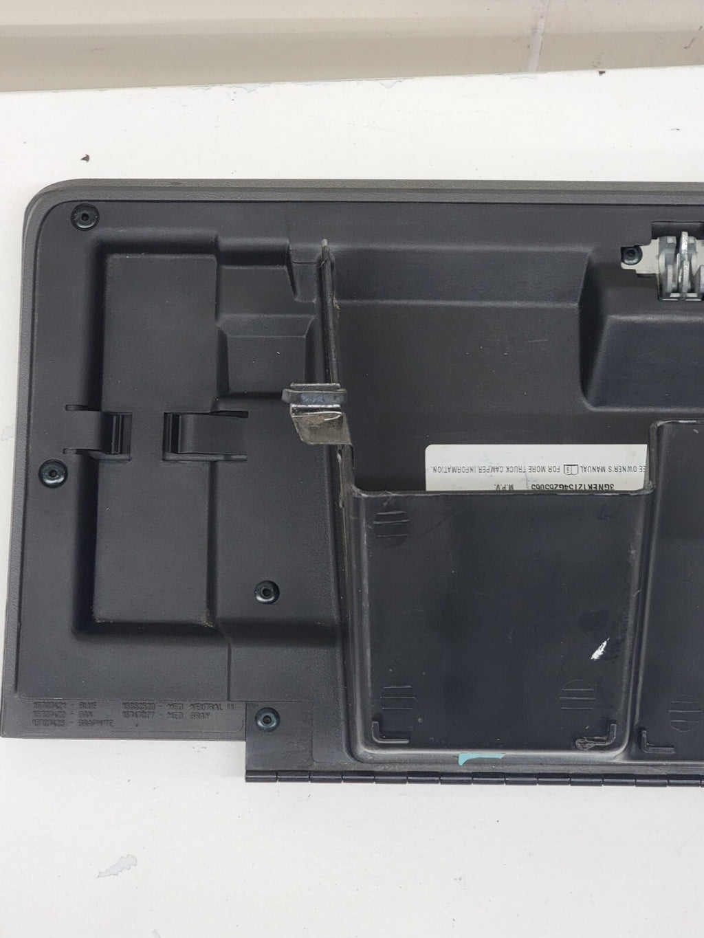 2002-2006 CADILLAC ESCALADE GLOVE BOX DASH STORAGE COMPARTMENT OE DARK GRAY G9