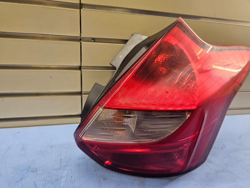 🔥12-14 Ford Focus Sedan Right Passenger Tail Brake Stop Light Lamp Assembly OEM