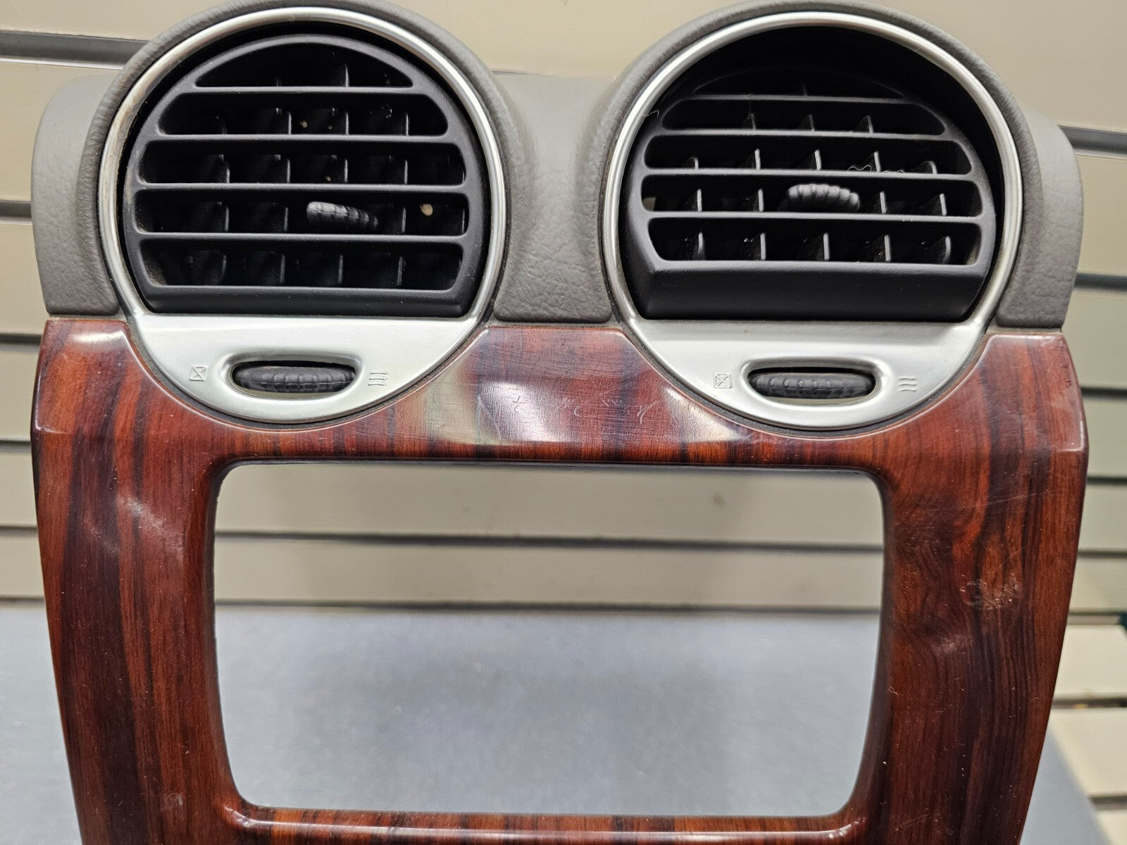 03-08 ENVOY XL FRONT RADIO DASH SURROUND BEZEL TRIM PANEL CLIMATE WOODGRAIN B45