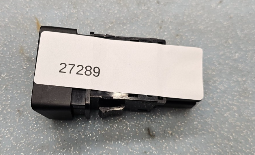 04-15 Armada Titan Hazard Emergency Warning Light Button Control Switch Assembly