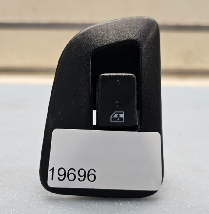 03-06 Silverado Tahoe Suburban Yukon Sierra Right Rear Window Door Switch Black
