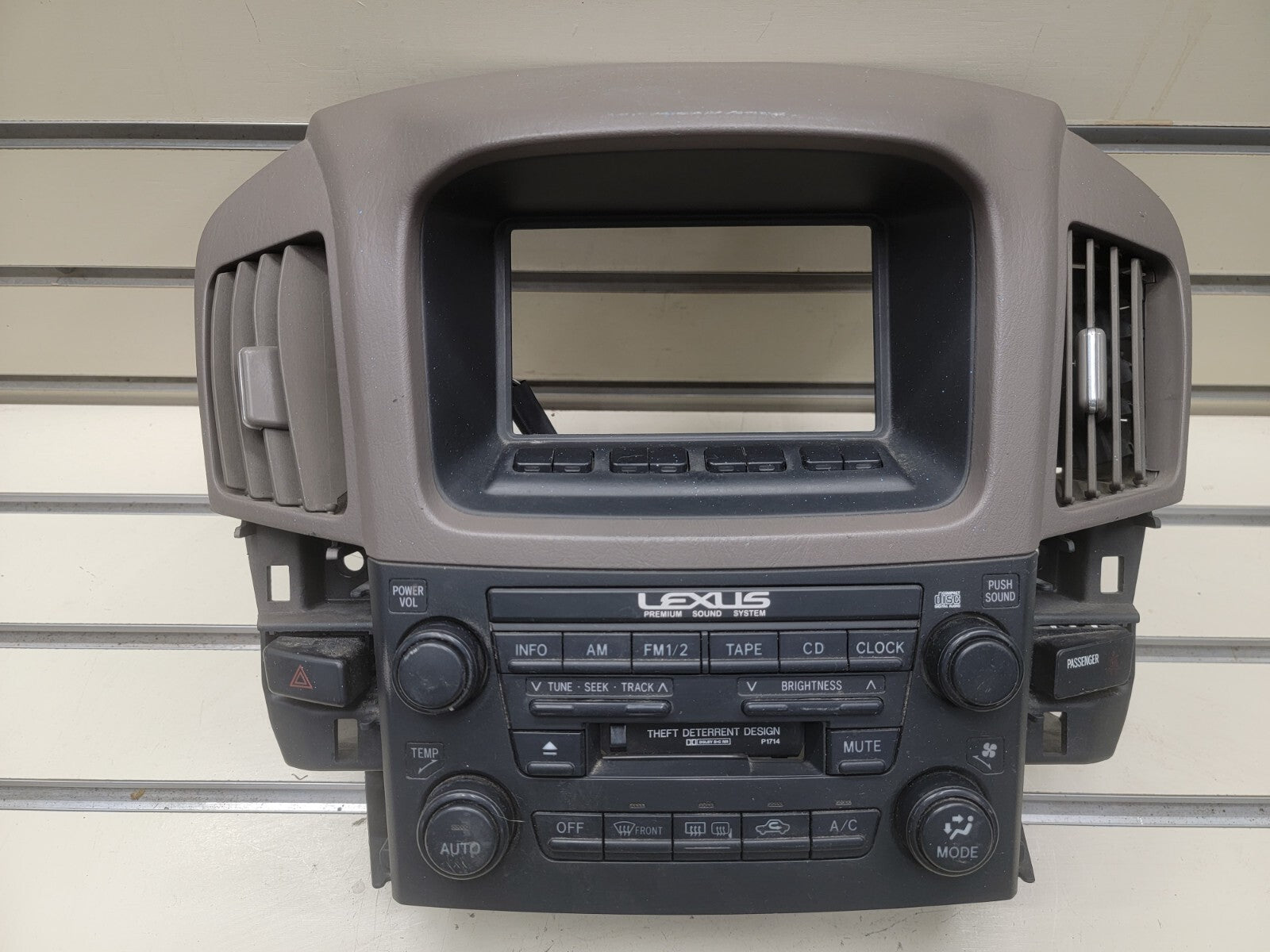 🔥1999-2003 Lexus RX300 Am Fm Cd Player Radio Receiver ID P1714 On Radio OEM