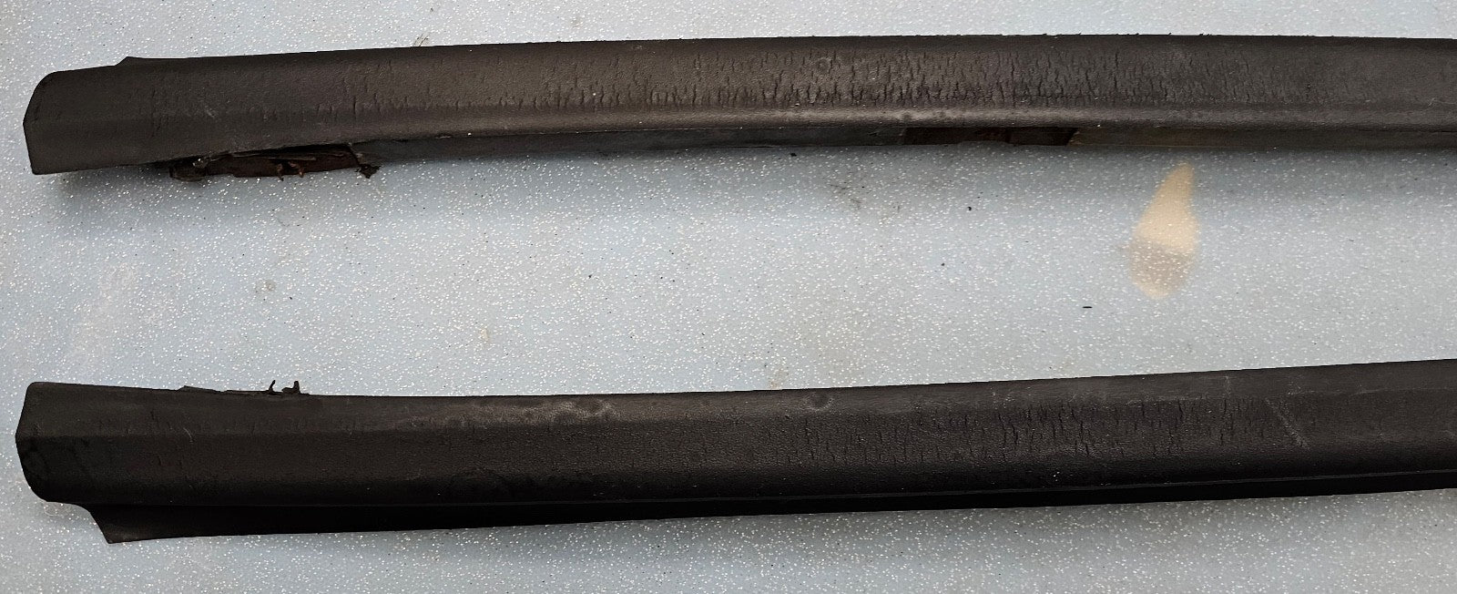 🔥04-08 CHRYSLER PACIFICA LEFT & RIGHT A PILLAR WINDSHIELD MOLDING MOPAR GENUINE