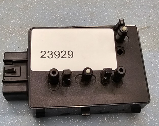 🔥04-11 TRAILBLAZER ENVOY CADILLAC STS LEFT DRIVER SEAT SWITCH BEZEL BLACK