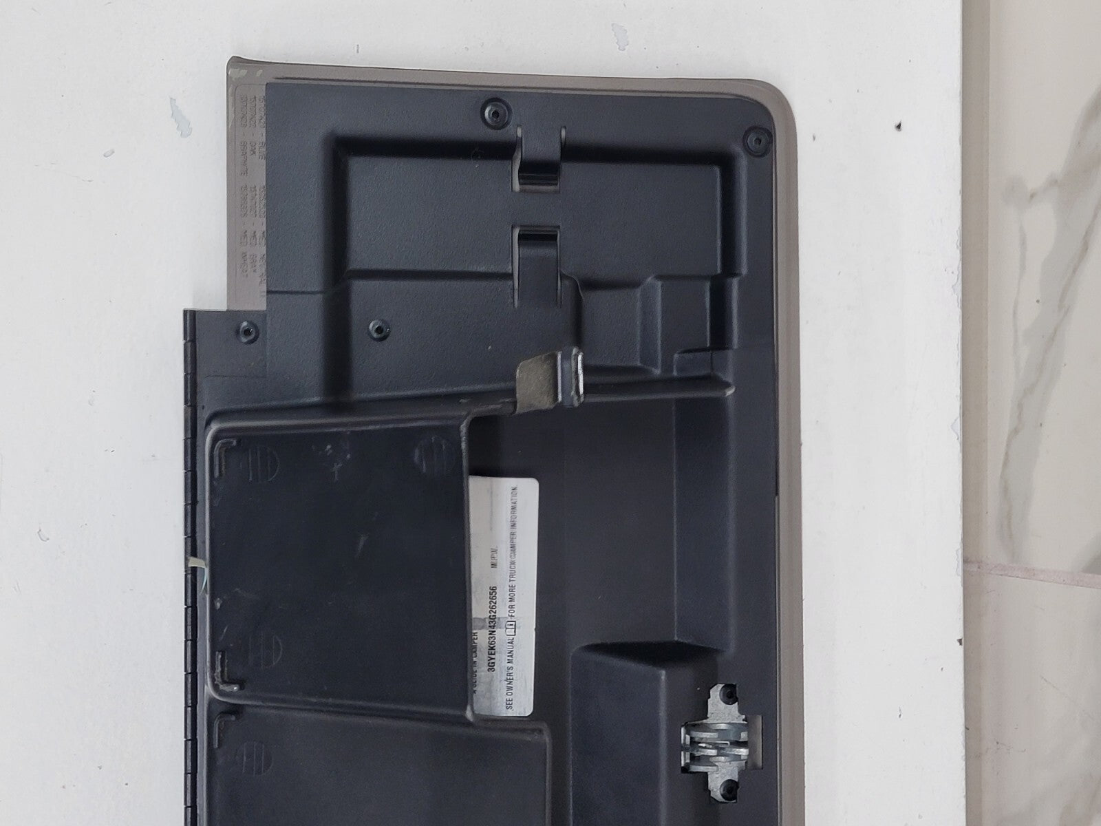 02-06 CADILLAC ESCALADE GLOVE BOX GLOVEBOX DASH STORAGE COMPARTMENT OE GRAY G9