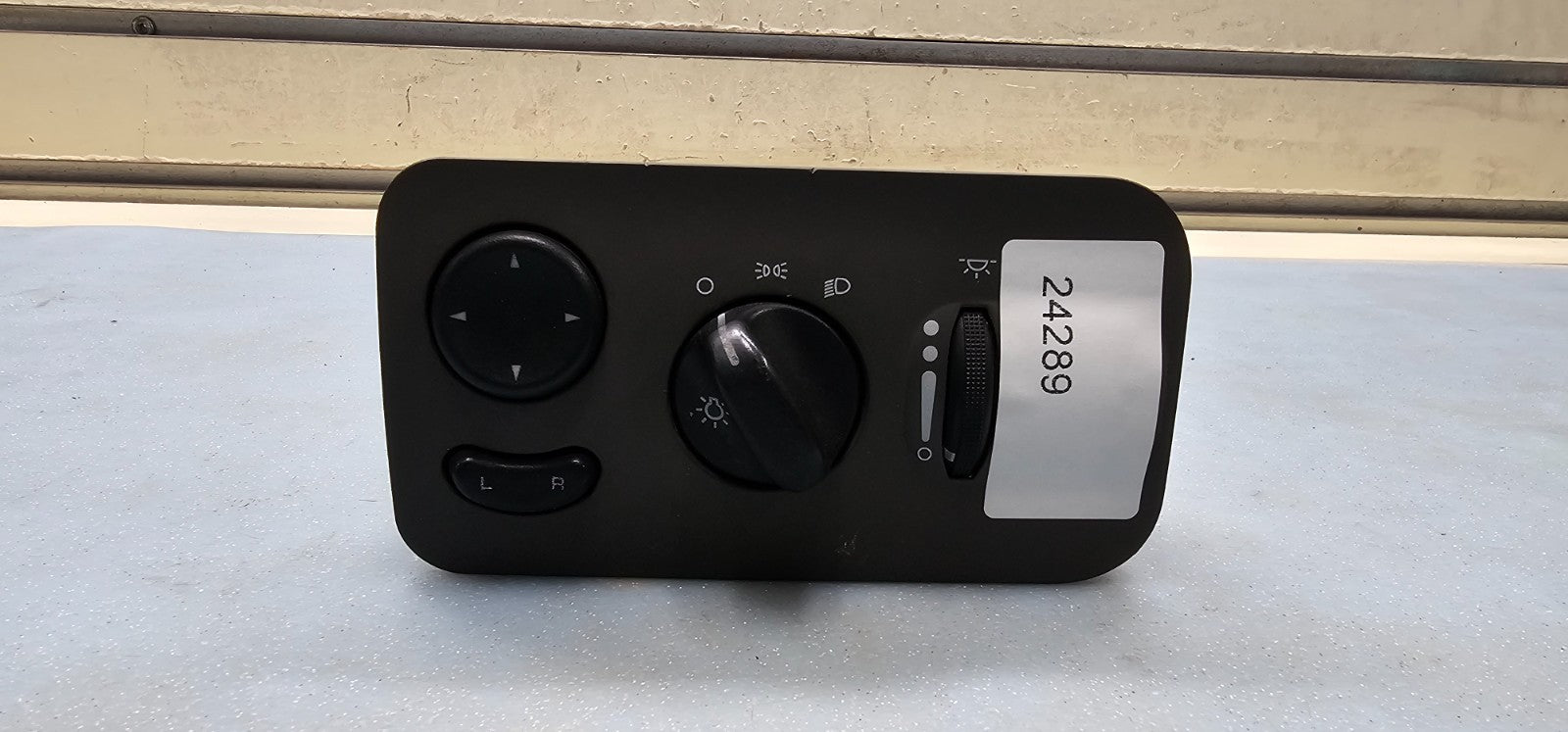 01-07 Caravan Town Country Headlight Fog Light Mirror Power Control Switch Black