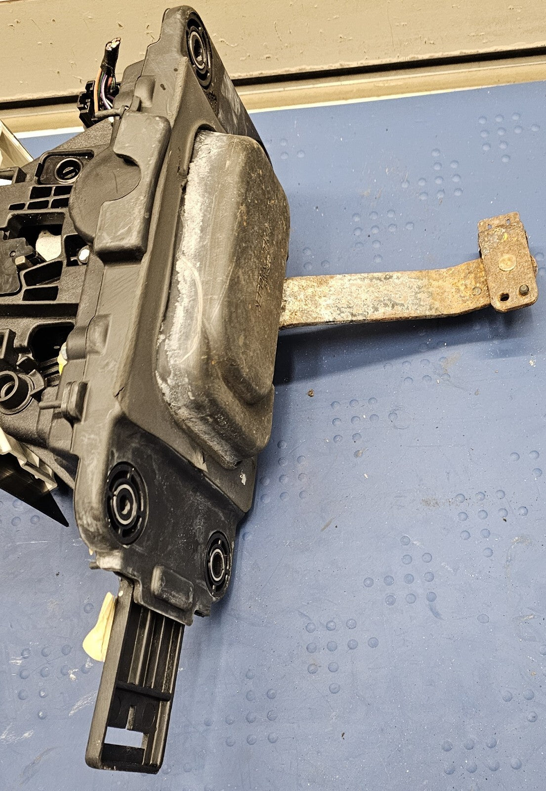 🔥2003 - 2007 CADILLAC CTS SHIFTER FLOOR SHIFTER OEM