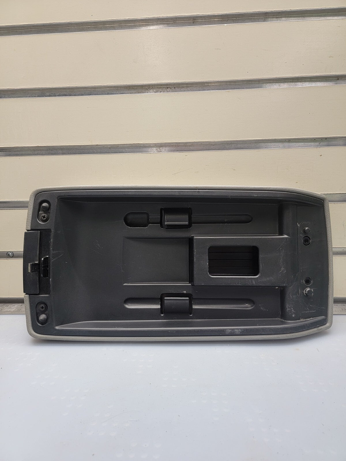 05-07 Chrysler 300 Dodge CHARGER Center Console ARMREST Lid Cover LIGHT GRAY L28