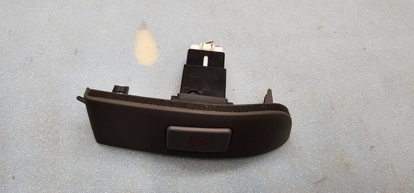 🔥06-08 Hyundai Sonata Hazard Hread Light Lamp Control Switch Bezel Black OEM