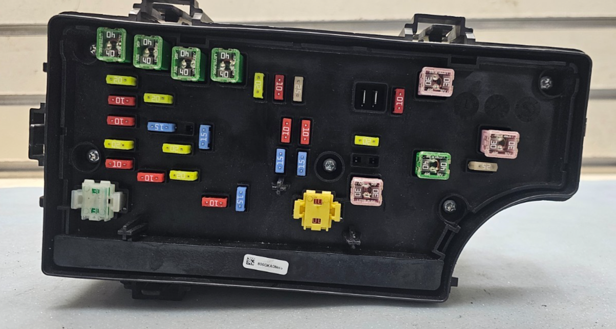 🔥11-14 Dodge Avenger 200 Totally Integrated Power Module Fuse Box Relay