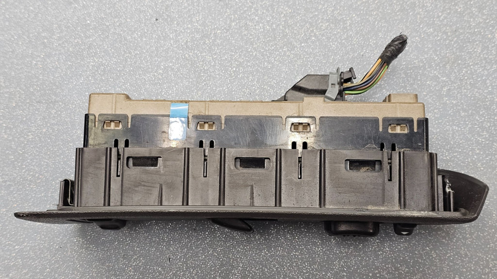 03-06 Silverado Sierra Power Left Driver Master Window Switch Assembly Black WS4