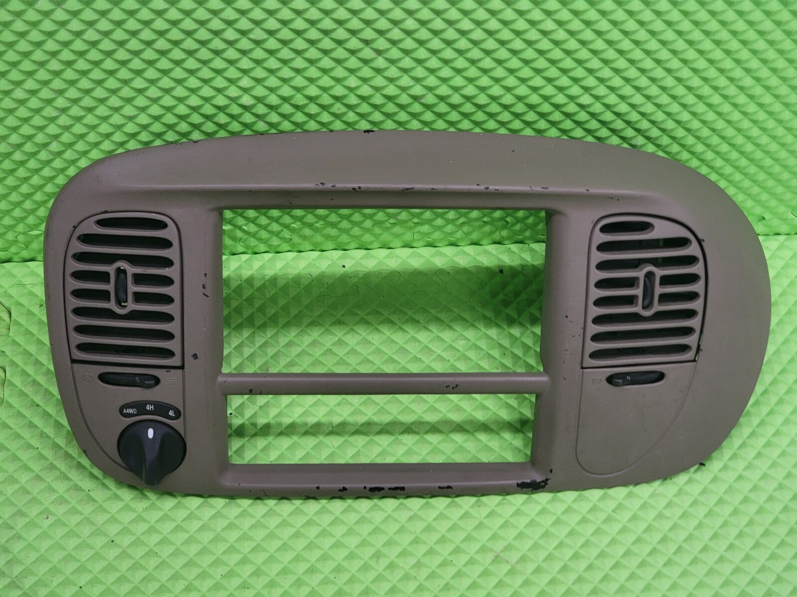 🔥97-03 Ford F150 Center Dash Radio Climate BEZEL Trim Panel 🔴A4WD Light Tan B1
