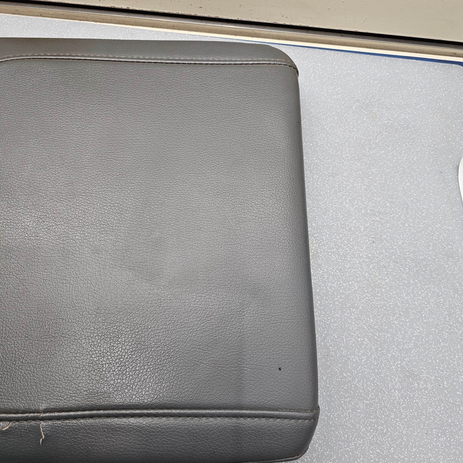 🔥13-18 Dodge Ram Center Console Lid Armrest Leather Cover Top Pad Assembly Gray