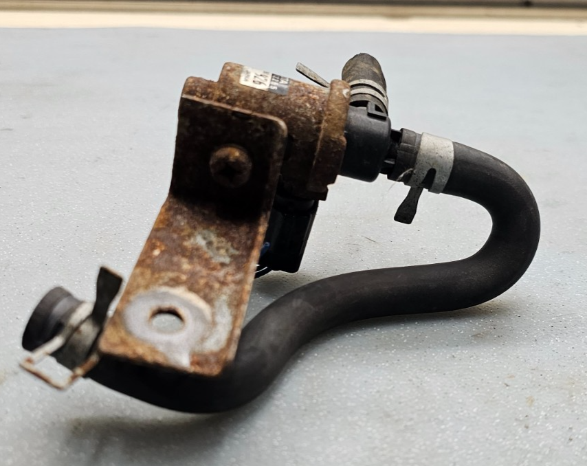 🔥03-06  Toyota Corolla /Matrix Vacuum Switch Valve /TC