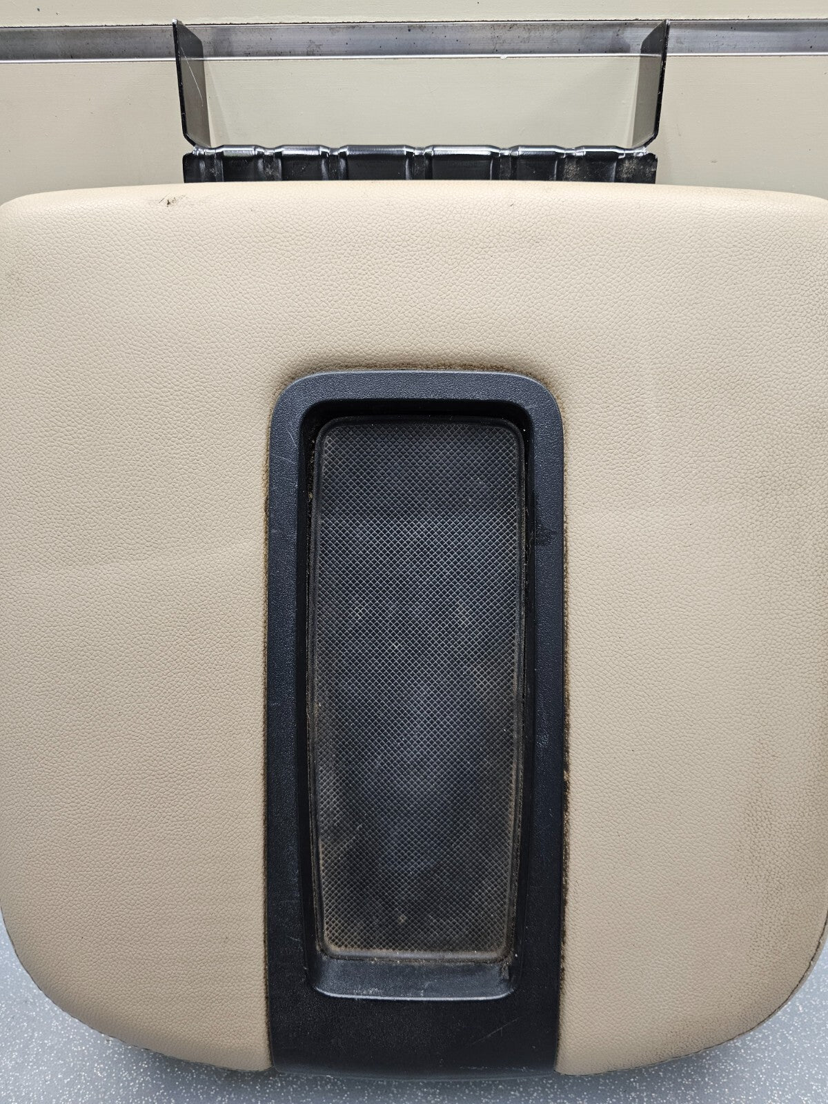 🔥07-14 Silverado Sierra Center Console Armrest Lid Leather Cover Assembly Tan