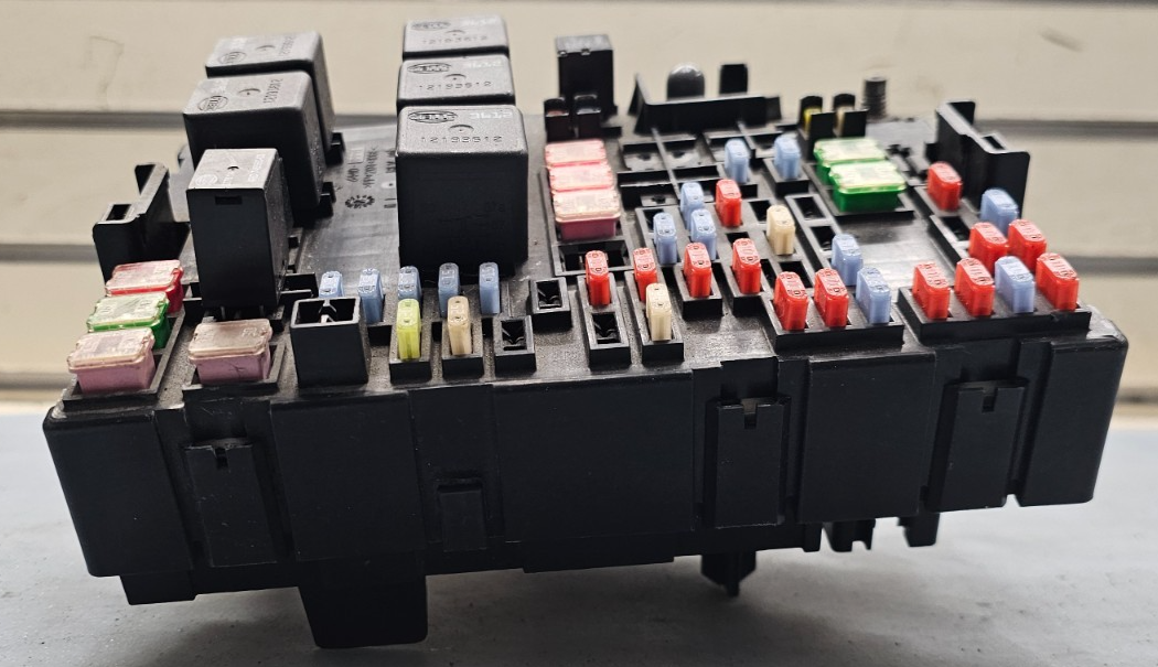 🔥07-09 Equinox Torrent Engine Fuse Relay Box Control Junction Module TIPM Unit
