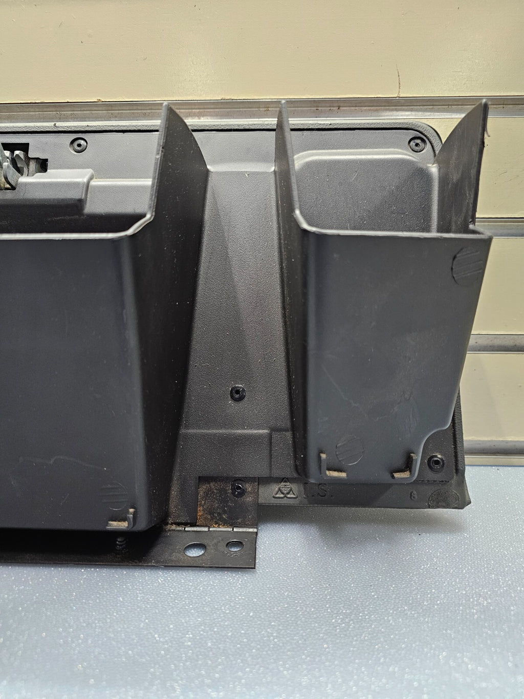 🔥99-06 SILVERADO SIERRA Dash GLOVE BOX Storage Compartment Assembly Black G3