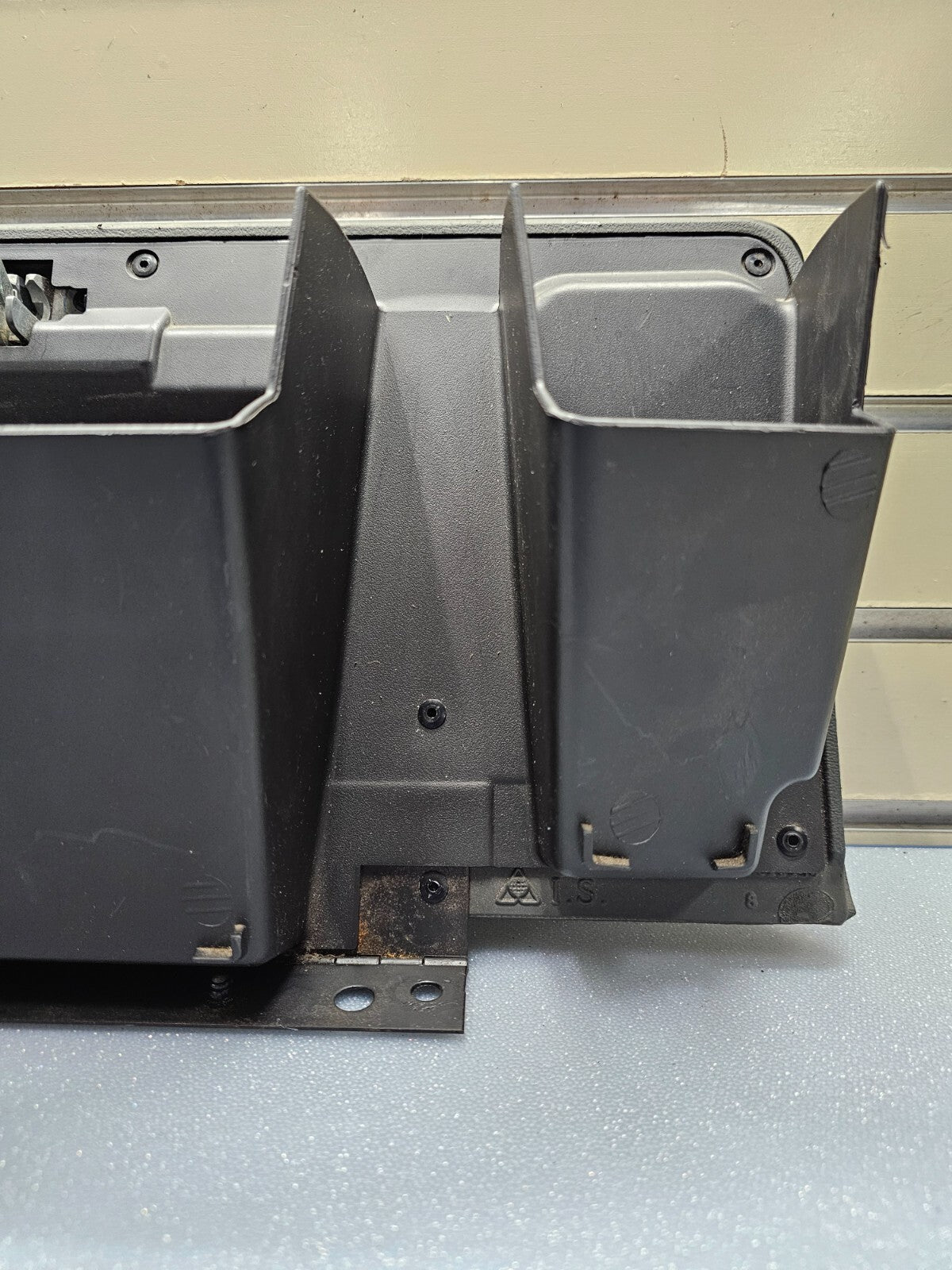 🔥99-06 SILVERADO SIERRA Dash GLOVE BOX Storage Compartment Assembly Black G3