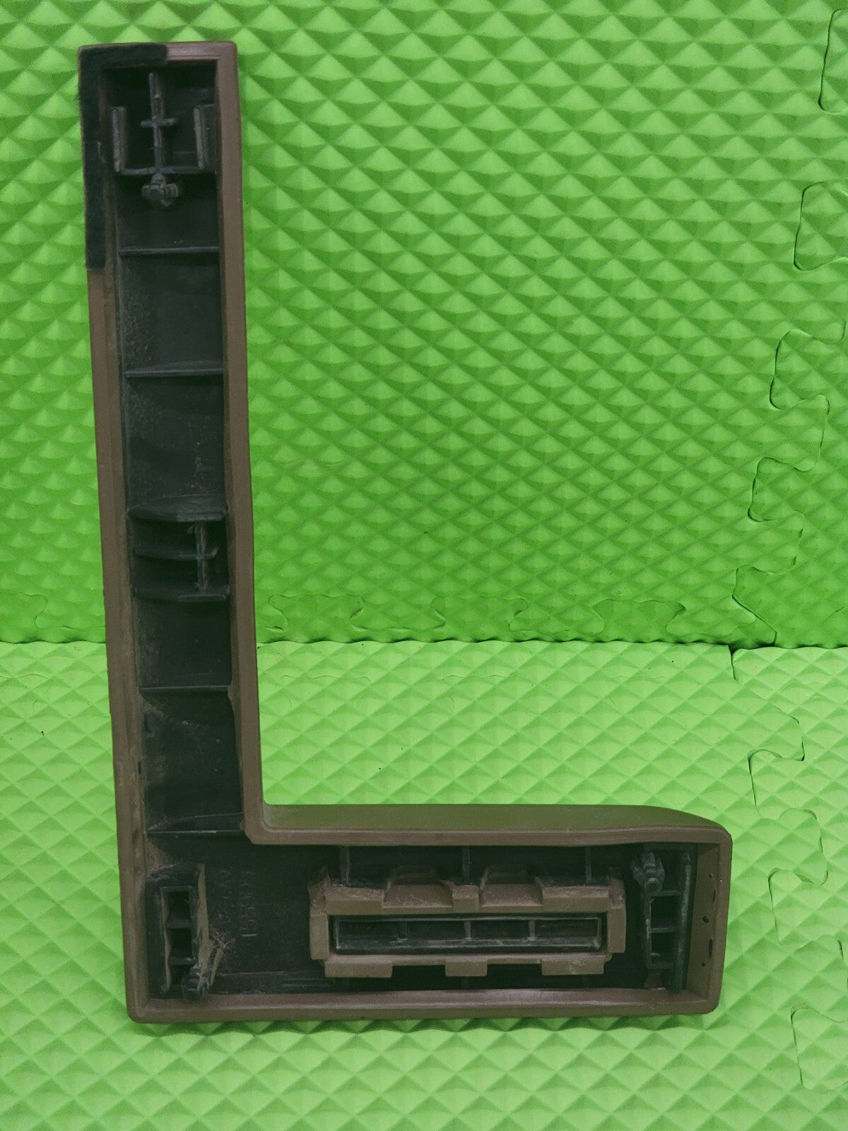 1988-1994 GMC Chevy 1500 2500 3500 OEM LEFT DRIVER SIDE LOWER DASH "L" TRIM TAN