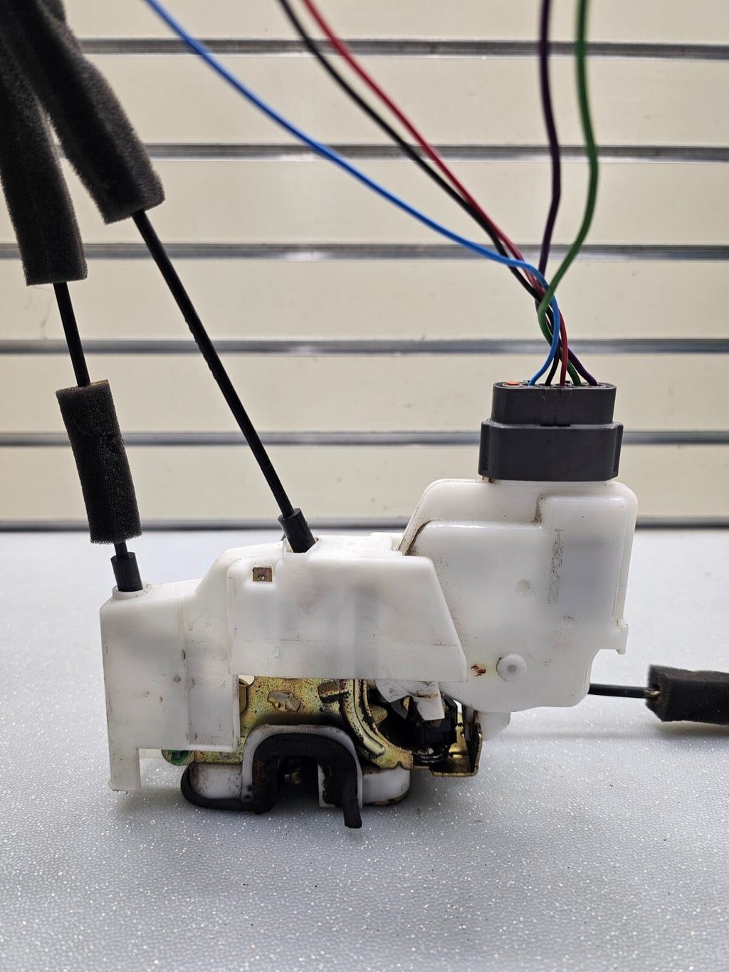 05-12 Nissan Pathfinder Xterra Front Left Door Lock Latch Actuator Assembly OEM