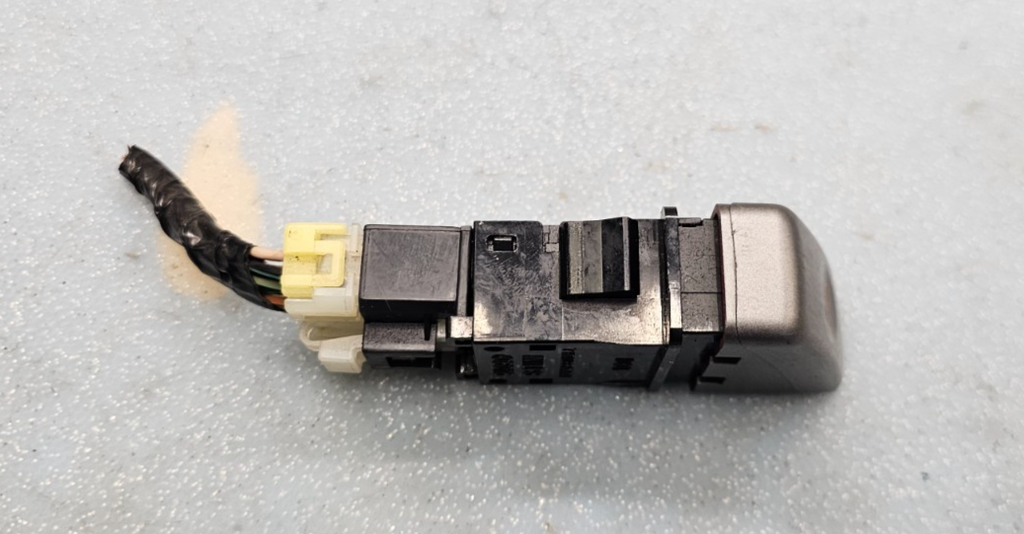 🔥03-08 Subaru Forester Emergency Light Hazard Switch Control Button Gray OEM