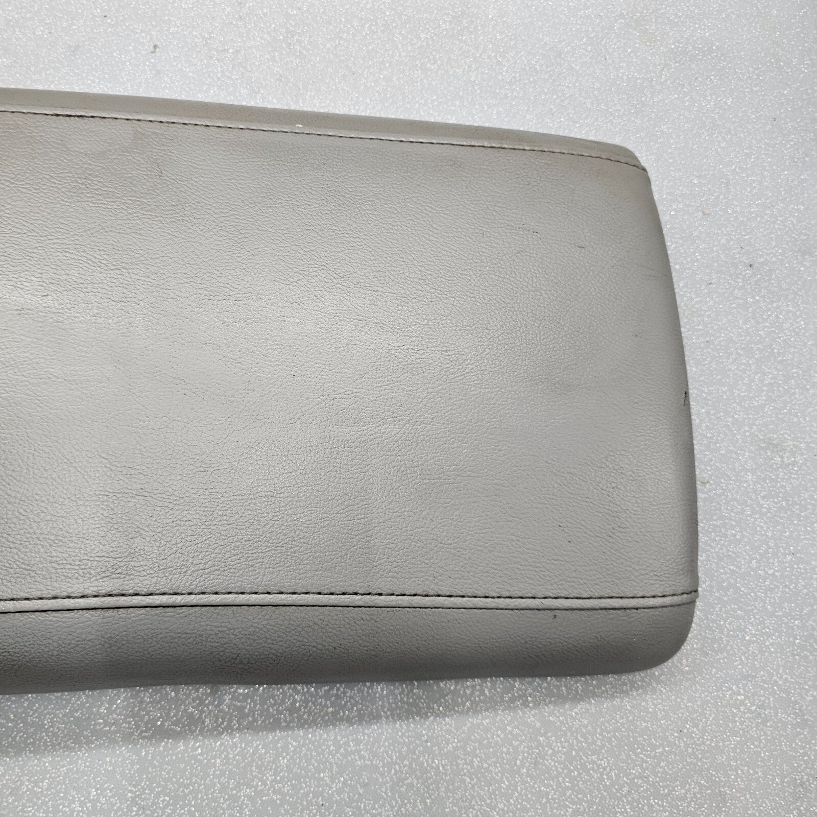 03-06 EXPEDITION Center Console Arm Rest Storage Cover Top Pad Lid Assembly Gray