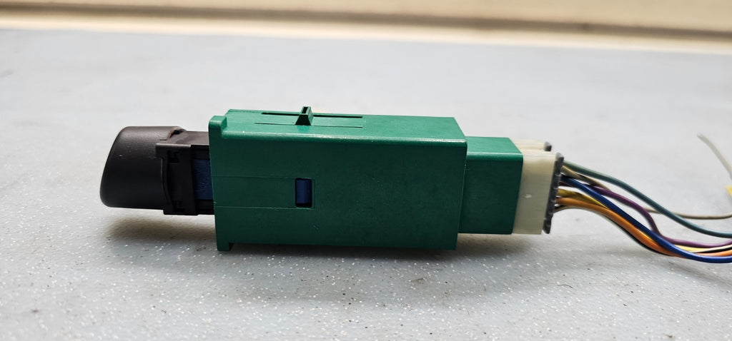 🔥02-05 Saturn Vue Dashboard Hazard Emergency Warning Switch OEM