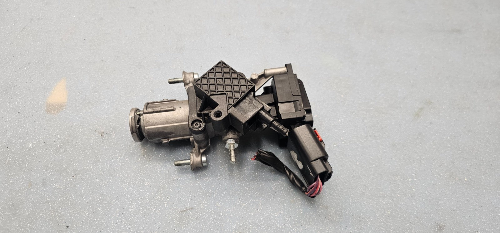2004-2008 CHRYSLER 300 CHARGER PACIFICA IGNITION LOCK CYLINDER ASSEMBLY HOUSING 