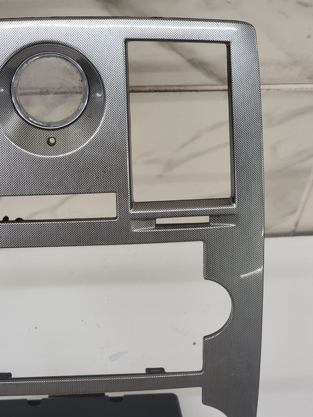 05-07 CHRYSLER 300 RADIO BEZEL CENTER AIR VENTS Storage CARBON SILVER B16
