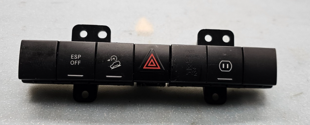🔥08-09 Jeep Liberty Hazard Traction Control 4 Gang Switch Switch Panel Black